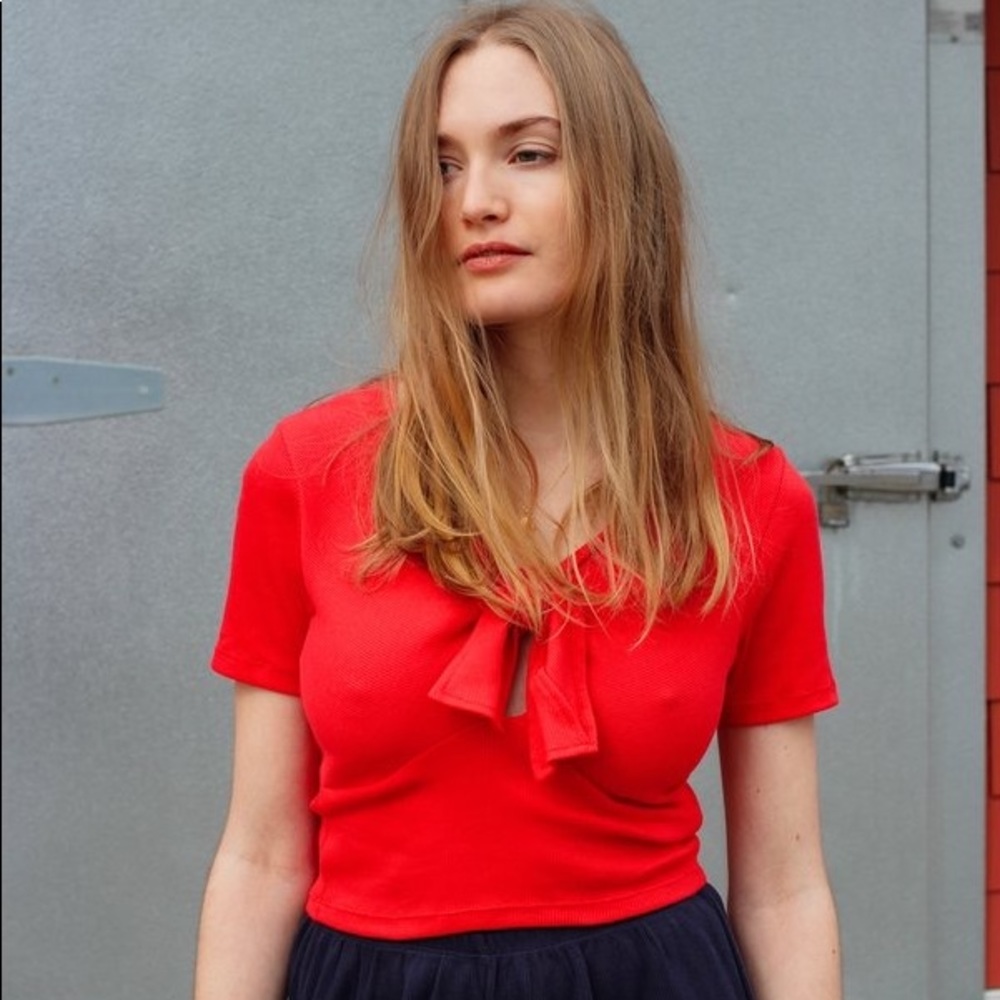 Lisa Says Gah! Bright Red Tie Bow Front Key Hole Ribbed Rio Crop Top Tee Unworn